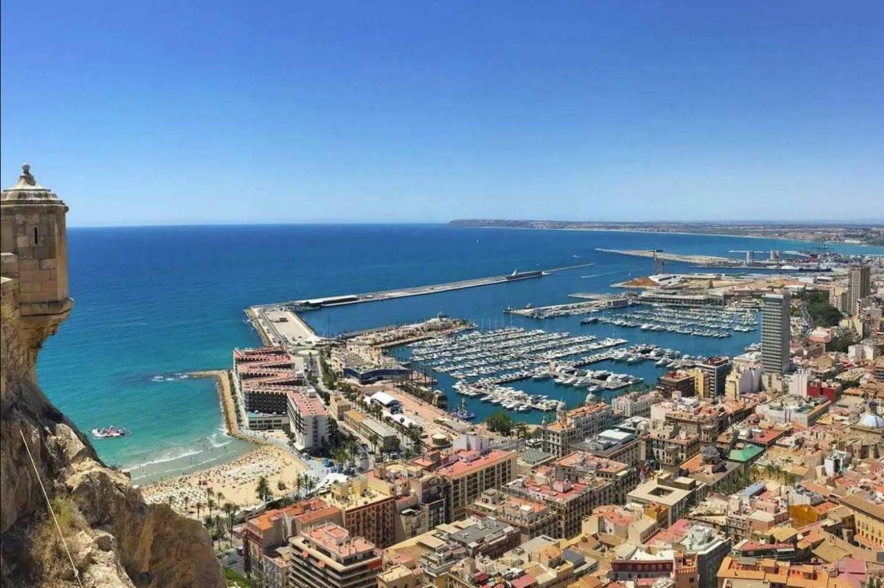 Atico Con Terraza En El Centro De Alicante Daire Dış mekan fotoğraf